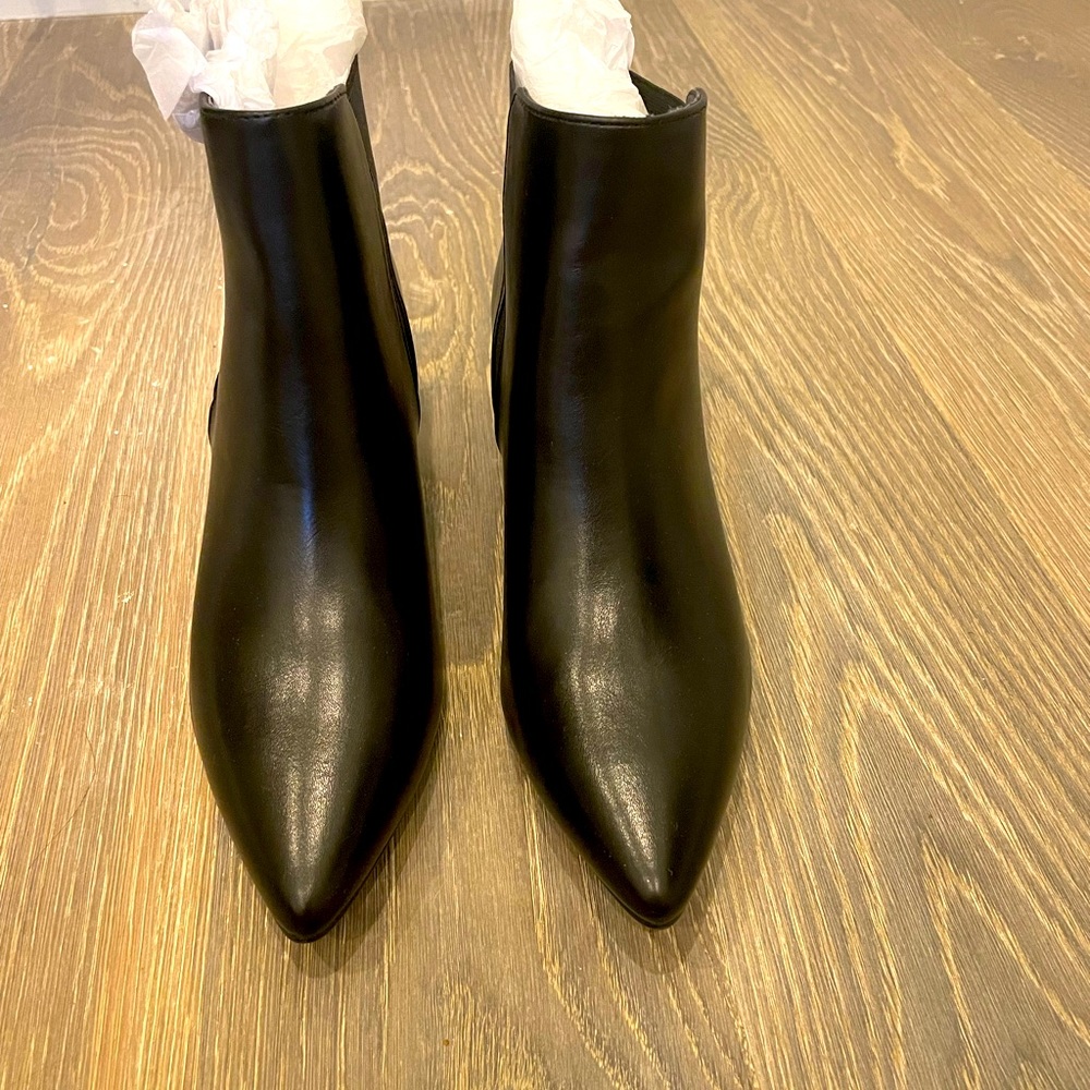 Lulus black ankle boots. Size 6.5
